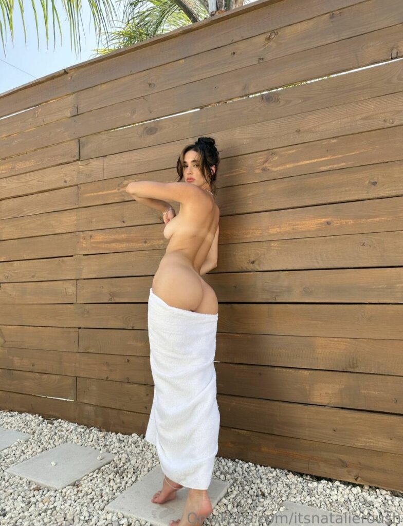 natalie-roush-full-nude-towel-drop-onlyfans-photos-leaked